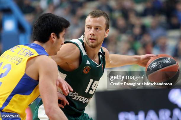 Lukas Lekavicius, #19 of Panathinaikos Superfoods Athens in action during the 2017/2018 Turkish Airlines EuroLeague Regular Season Round 13 game...