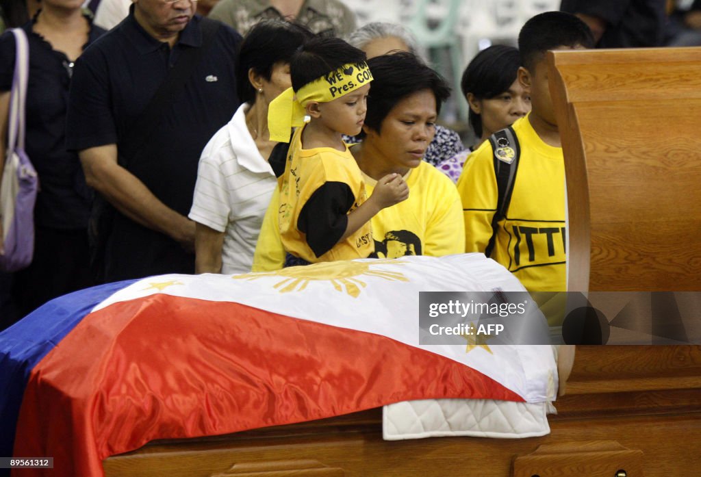A Filipino mother and her child pay thei
