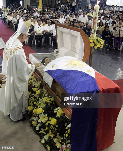 Filipino Bishop Angel Lagdameo offers prayers to the late Philippine president Corazon Aquino during a remembrance at the De La Salle school gym in...