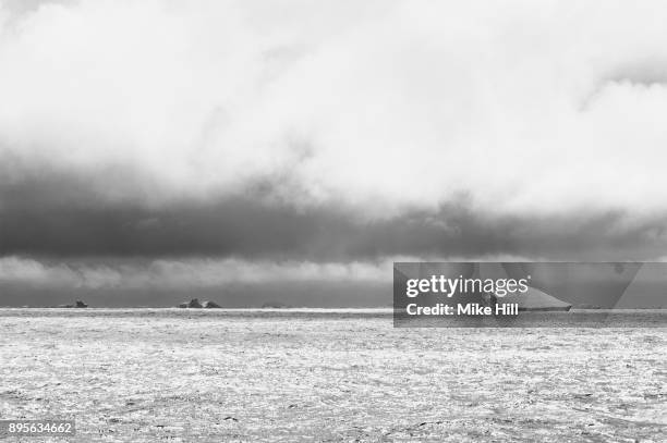 icebergs in the southern ocean - south orkney island stock pictures, royalty-free photos & images