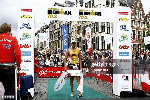 Belgian athlete Marino Vanhoenacker celebrates as he wins the Antwerp's Ironman 70.3 triathlon in Antwerp on August 2, 2009. AFP PHOTO/BELGA/PETER...