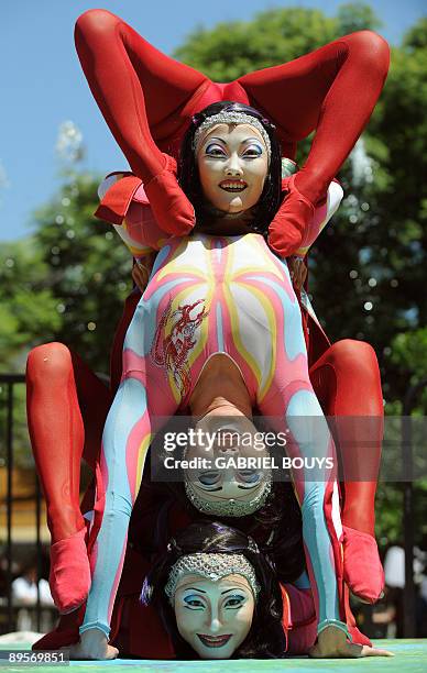 Artists perform at the Grove in Los Angeles on August 2, 2009 to celebrate the 25th anniversary of the Cirque du Soleil. The Cirque du Soleil is a...