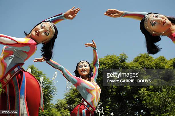 Artists perform at the Grove in Los Angeles on August 2, 2009 to celebrate the 25th anniversary of the Cirque du Soleil. The Cirque du Soleil is a...