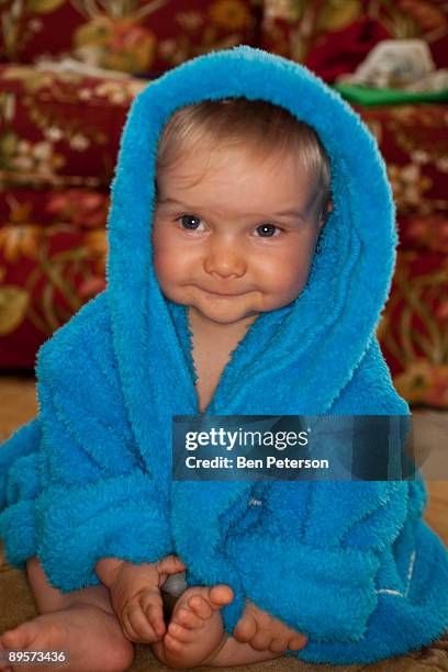 look at my blue bath robe - bath robe stockfoto's en -beelden