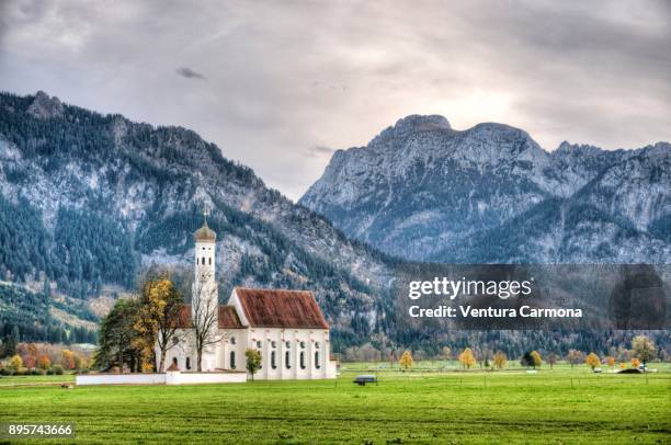 st. coloman church at schwangau, germany - neuschwanstein castle fotografías e imágenes de stock