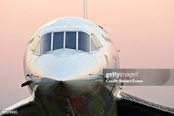 concorde at sunset. - supersonic aeroplane stock pictures, royalty-free photos & images