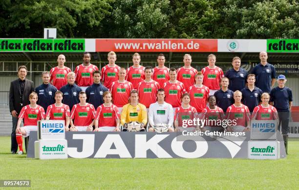 The team of Rot-Weiss Ahlen Nils-Ole Book, Daniel Thioune, Martin Stahlberg, Manuel Boelstler, Baldo di Gregorio, Lars Toborg, Philipp Heithoelter,...