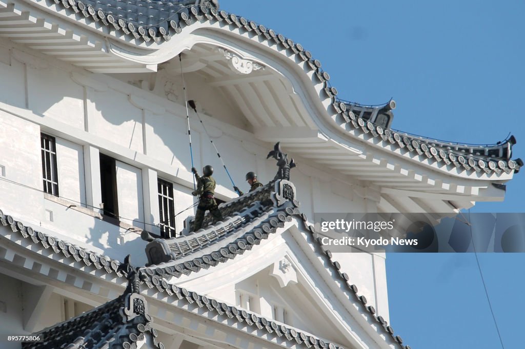 Cleaning of Himeji Castle ahead of New Year