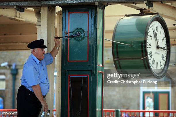 Carnforth Clock 22 Carnforth Railway Station Stock Photos, High-Res Pictures, and ...