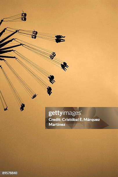kirmes - zweefmolen stockfoto's en -beelden