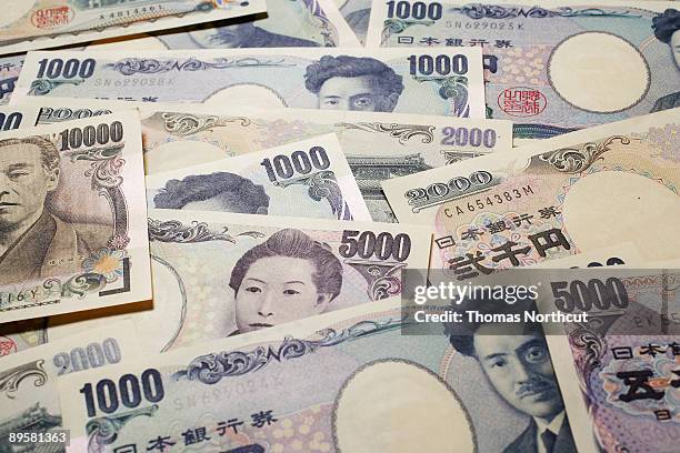 variations of japanese yen currency - 1000 yen banknote stock pictures, royalty-free photos & images