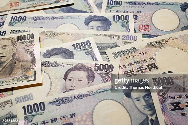 variations of japanese yen currency - five thousand yen note stock pictures, royalty-free photos & images