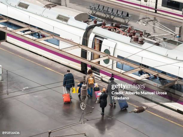 spain, madrid, atocha train station, ave platforms - alta velocidad espanola fotografías e imágenes de stock