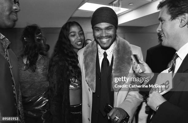 American R&B musician Maxwell and American MTV VJ Ananda Lewis backstage at the VH1 Fashion Awards in October 1998 in New York City, New York.