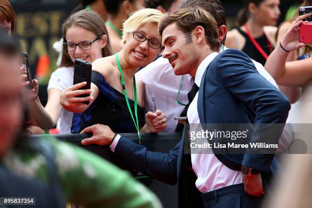 Zac Efron greets fans during the Australian premiere of The Greatest Showman at The Star on December 20, 2017 in Sydney, Australia.