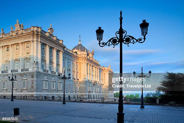royal palace at sunrise - マドリード王宮 ストックフォトと画像