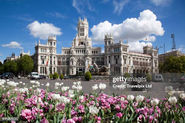 palace of communications - plaza de cibeles fotografías e imágenes de stock