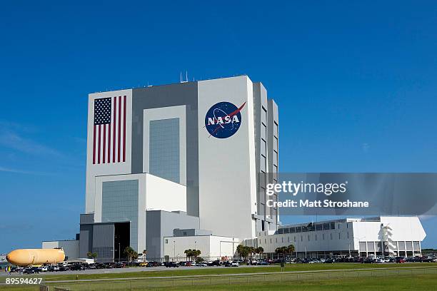 The external tank for Space Shuttle Atlantis mission STS-129 is transported into the Vehicle Assembly Building at the Kennedy Space Center August 4...