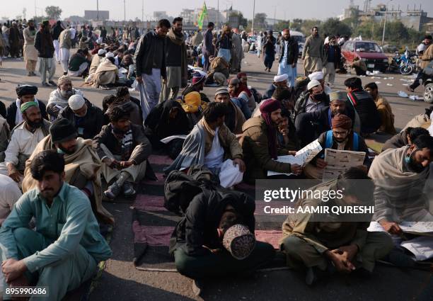 Pakistan Gh Rasool 842 Yah Stock Photos, High-Res Pictures, and Images - Getty Images