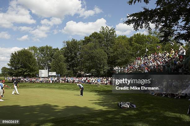 Fred Funk in action, putt on Sunday at Crooked Stick GC. Carmel, IN 8/2/2009 CREDIT: Mike Ehrmann