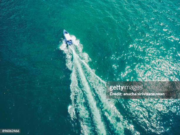aerial top view luxury yacht sailing in sea . - 兵士 個照片及圖片檔