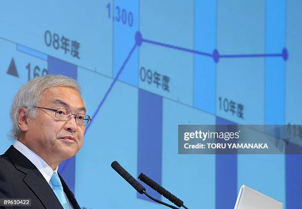 Norio Sasaki, president of Japanese high-tech giant Toshiba, deliveres a speech during a press conference in Tokyo on August 5, 2009. Toshiba was...