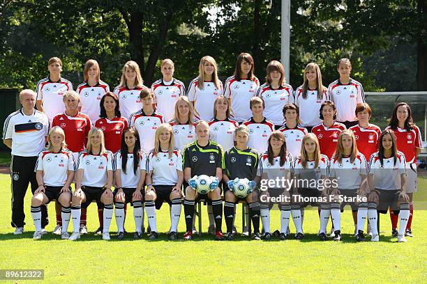 The team with Claire Savin, Natalie Moik, Sandra Starke, Jennifer Cramer, Luisa Wensing, Kyra Malinowski, Janine Angrick, Sofia Nati, Lena Lotzen,...