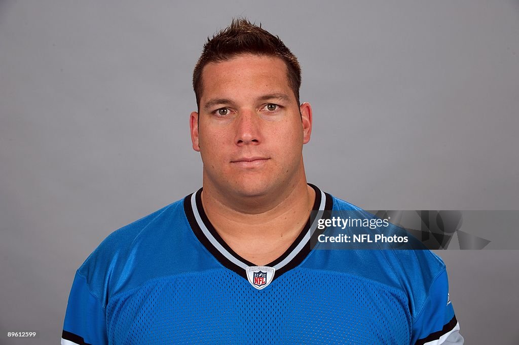Domenic Riola Dominic Raiola of the Detroit Lions poses for his 2009 NFL headshot ...