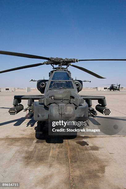 tikrit, iraq - an ah-64 apache sits on the flight line on camp speicher. - camp speicher stock pictures, royalty-free photos & images