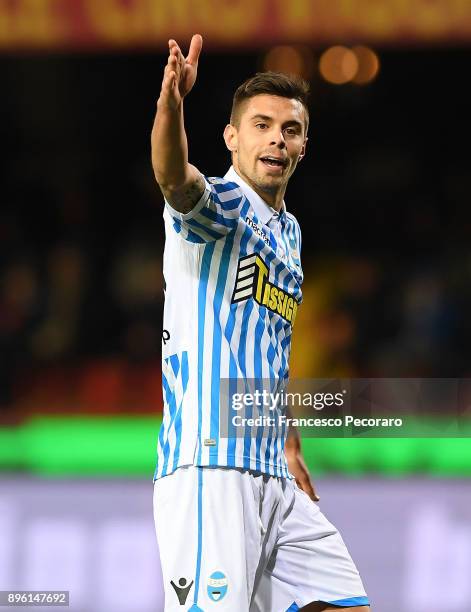 Alberto Grassi of Spal in action during the Serie A match between Benevento Calcio and Spal at Stadio Ciro Vigorito on December 17, 2017 in...