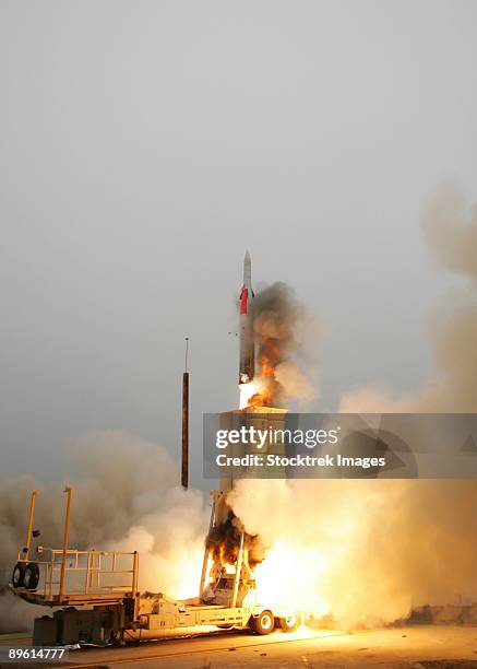 point mugu sea range, california, august 26, 2004 - an arrow anti-ballistic missile interceptor is launched from its mobile platform during a joint israel/united states developmental test at the point mugu sea range, california.  - ballistic missile stock-fotos und bilder