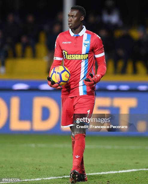 Alfred Gomis of Spal in action during the Serie A match between Benevento Calcio and Spal at Stadio Ciro Vigorito on December 17, 2017 in Benevento,...