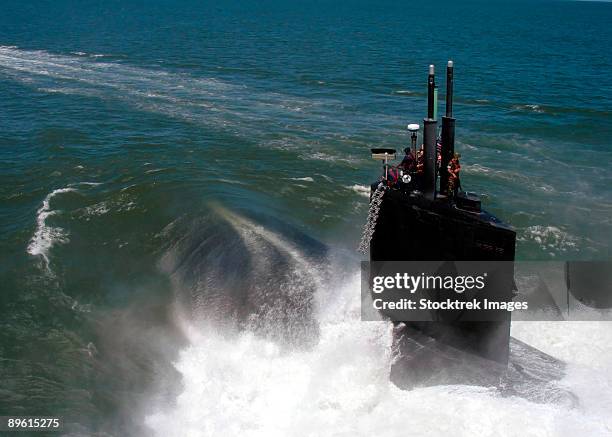 us navy sailors man a topside watch onboard the los angeles class: attack submarine uss albany (ssn-753), as the ship transits the chesapeake bay, returning from a scheduled six-month deployment.  - military submarine stock pictures, royalty-free photos & images