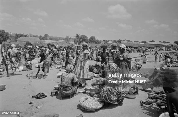 Scene de marche a Gagnoa, circa 1950, Cote d'Ivoire.