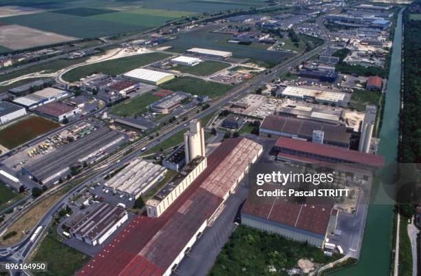 Vue de la zone industrielle Sud-est de Reims, dans la Marne, France.