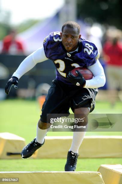 Willis McGahee of the Baltimore Ravens runs a drill during training camp at McDaniel College on July 28, 2009 in Westminster, Maryland.