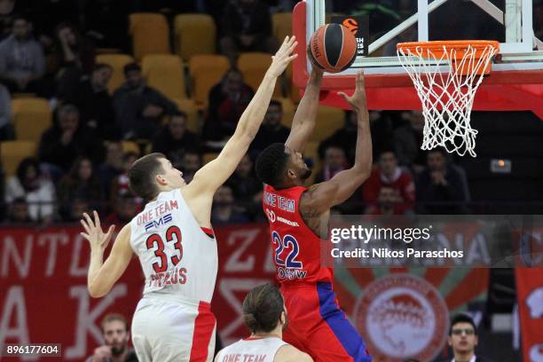 Cory Higgins, #22 of CSKA Moscow competes with Kyle Wiltjer, #33 of Olympiacos Piraeus during the 2017/2018 Turkish Airlines EuroLeague Regular...