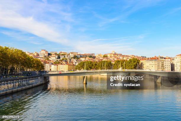 lyon stadsgezicht met pont alphonse - syolacan stockfoto's en -beelden