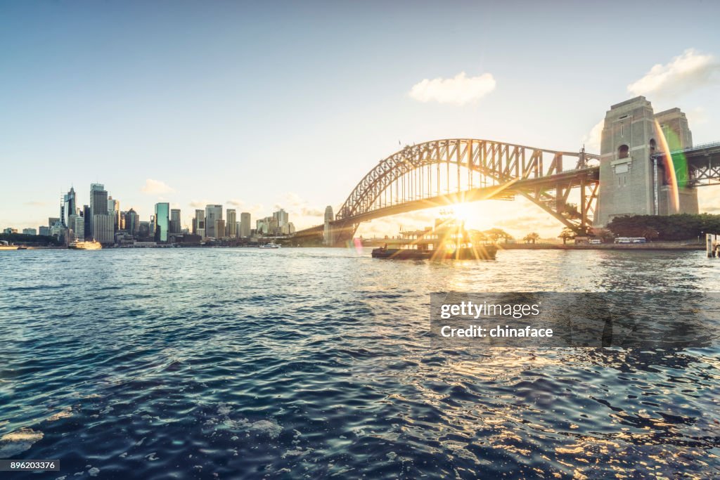 Sydney skyline van de stad tegen avondrood