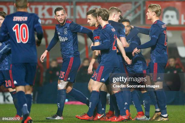 Justin Kluivert of Ajax celebrates 0-1 with Mitchell Dijks of Ajax, Joel Veltman of Ajax, Frenkie de Jong of Ajax, Matthijs de Ligt of Ajax, Kasper...