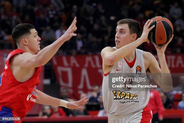 Kyle Wiltjer, #33 of Olympiacos Piraeus in action during the 2017/2018 Turkish Airlines EuroLeague Regular Season Round 13 game between Olympiacos...