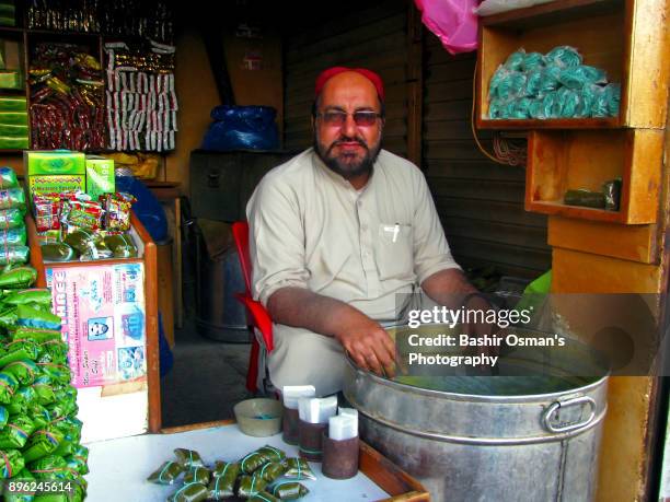 streets of karachi - chewing tobacco stock pictures, royalty-free photos & images