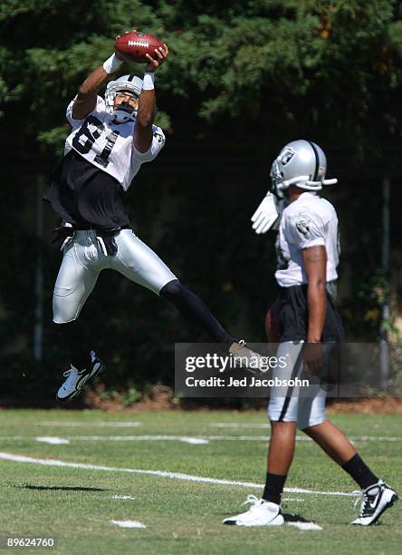Chaz Schilens practices during the Oakland Raiders Training Camp at the Napa Valley Marriott on August 5, 2009 in Napa, California.