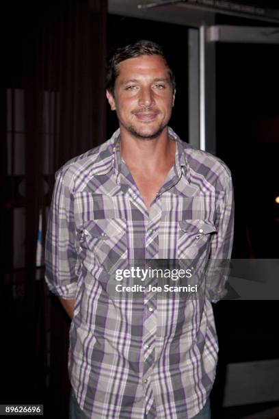 Simon Rex arrives at O Bar Restaurant and Lounge on August 5, 2009 in West Hollywood, California.