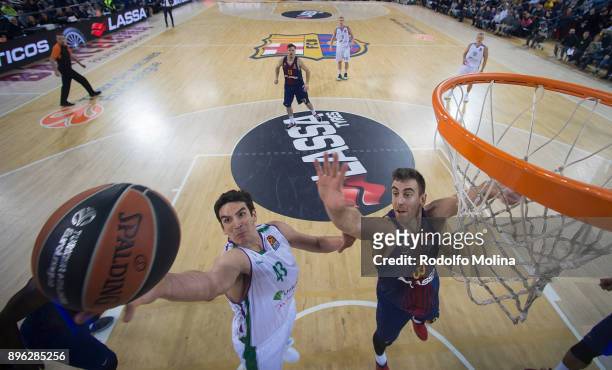 Carlos Suarez, #43 of Unicaja Malaga competes with Victor Claver, #30 of FC Barcelona Lassa during the 2017/2018 Turkish Airlines EuroLeague Regular...