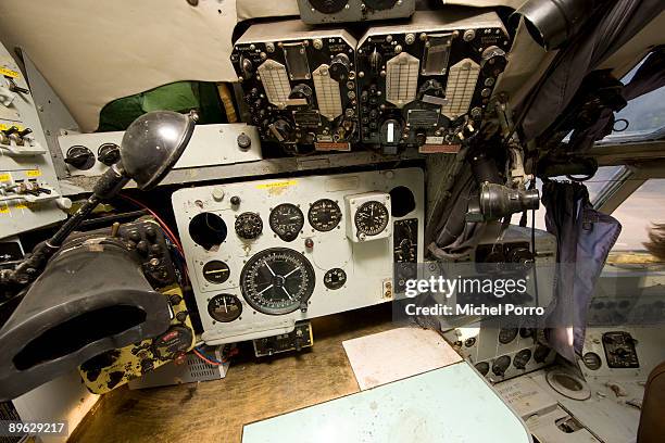 Dutch Inn Instruments 989 Cockpit Instrument Stock Photos, High-Res Pictures, and Images ...