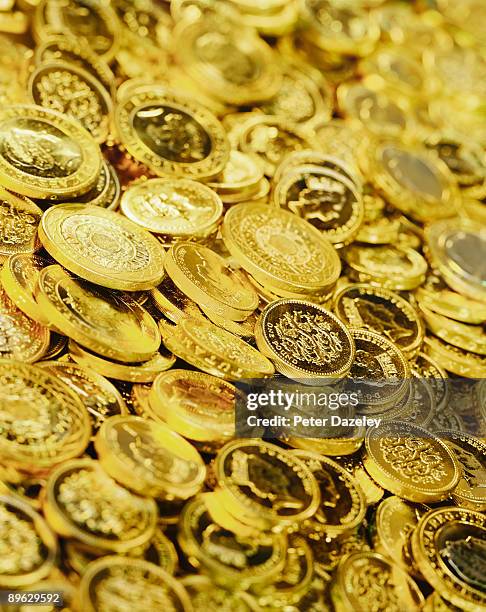 uk one pound and two pound coins. - two pound coin stock pictures, royalty-free photos & images