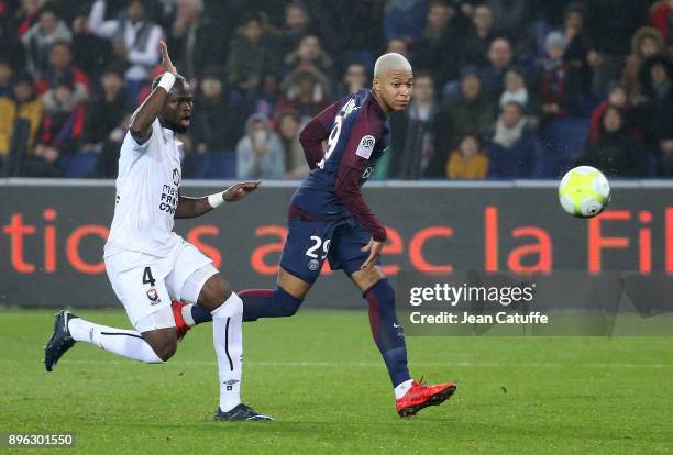Kylian Mbappe of PSG, Ismael Diomande of Caen during the French Ligue 1 match between Paris Saint Germain and Stade Malherbe Caen at Parc des Princes...