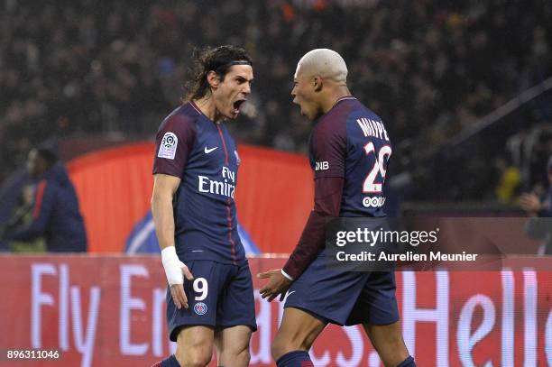 Edinson Cavani of Paris Saint-Germain is congratulated by teammate Kylian Mbappe after scoring during the Ligue 1 match between Paris Saint Germain...