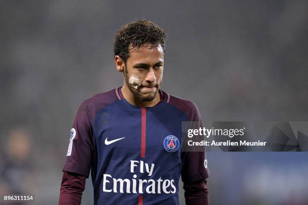 Neymar Jr of Paris Saint-Germain reacts during the Ligue 1 match between Paris Saint Germain and SM Caen at Parc des Princes on December 20, 2017 in...